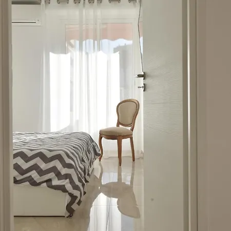 15 Min A Pied Du Palais ! 2 Pieces Refait A Neuf Avec Terrasse ! Appartement Cannes