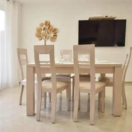 Appartement 15 Min A Pied Du Palais ! 2 Pieces Refait A Neuf Avec Terrasse !