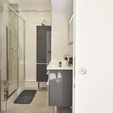 15 Min A Pied Du Palais ! 2 Pieces Refait A Neuf Avec Terrasse ! Apartamento